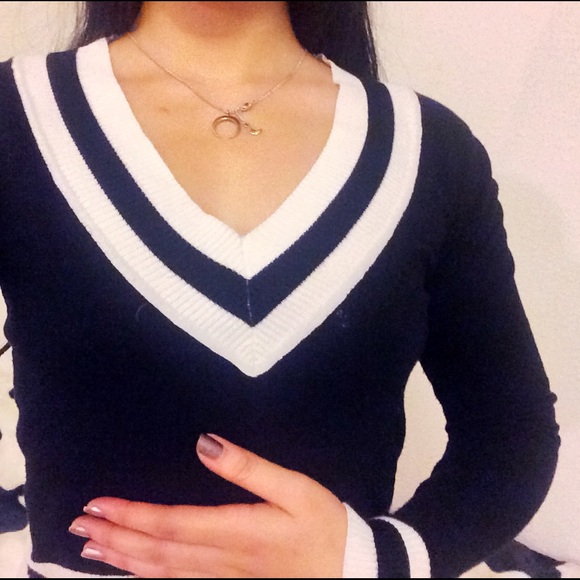 School Girl Deep V Sweater - Picture 4 of 4