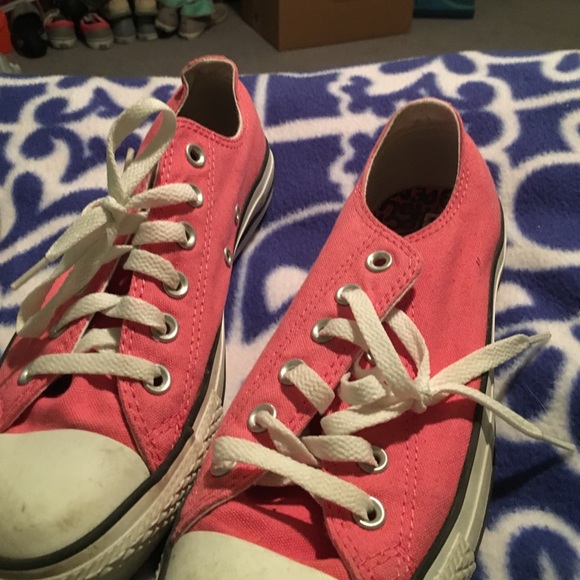 Pink low converse
