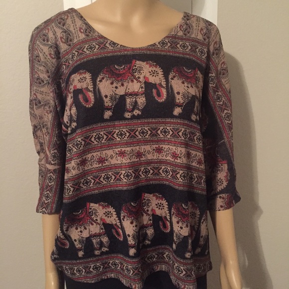 ⭐️5 STAR rated JACQUELINE taupe tribal print top - Picture 2 of 5