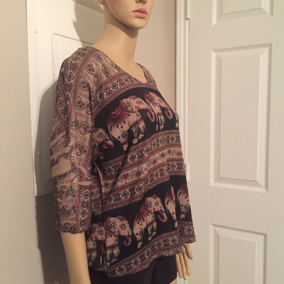 ⭐️5 STAR rated JACQUELINE taupe tribal print top - Picture 4 of 5