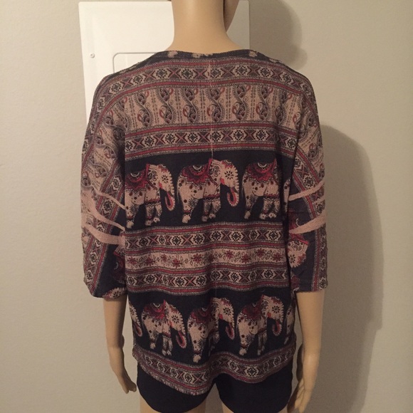 ⭐️5 STAR rated JACQUELINE taupe tribal print top - Picture 5 of 5