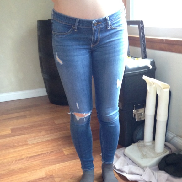 Hollister Medium Wash Hole Jeggings