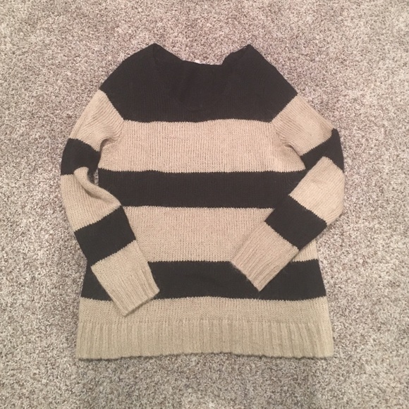 Gap sweater