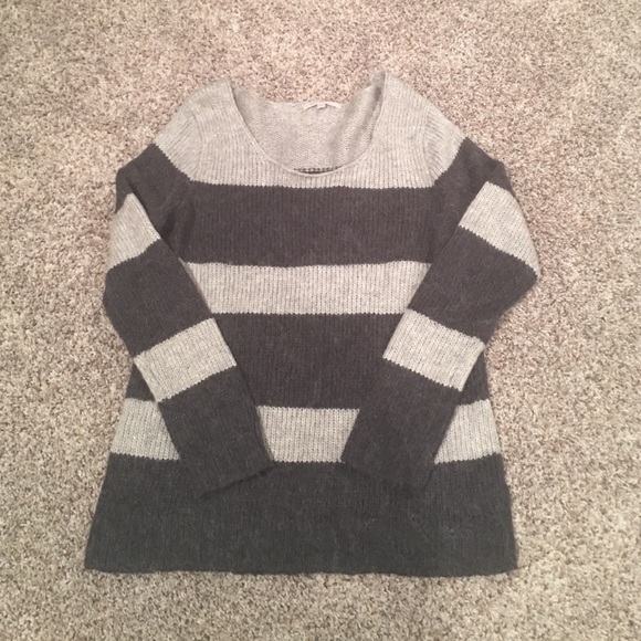 Gap sweater