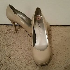 Guess Pumps