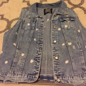 Distressed jean jacket with no sleeves