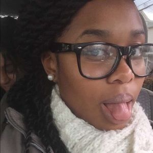 Meet your Posher, Zoenicole