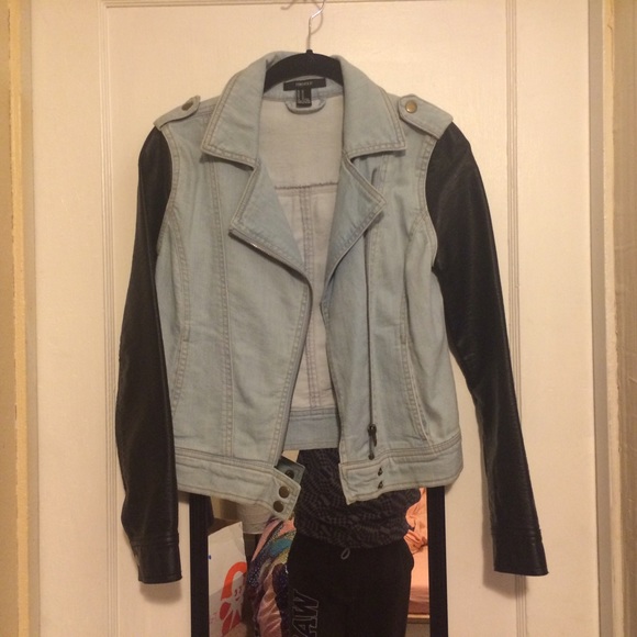 Jean jacket with leather sleeves