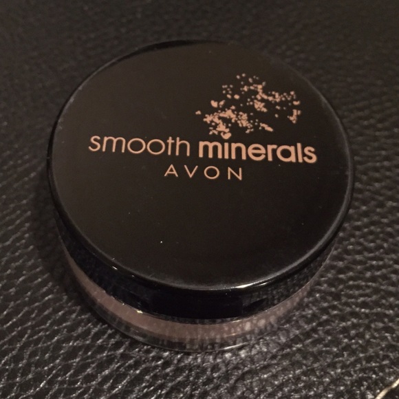 Avon mineral powder - light beige