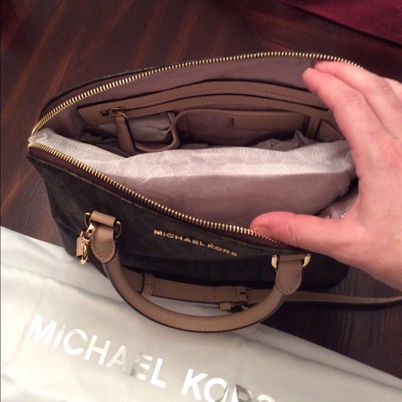 NWT Michael Kors Dome Satchel 😍👛 - Picture 4 of 4