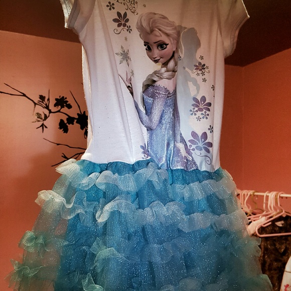 Elsa sleep gown size 6 girls/child