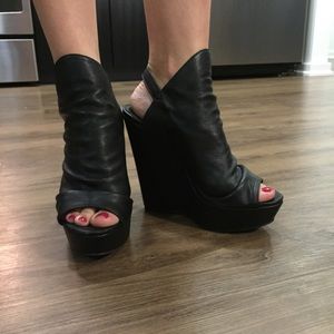 Steve Madden platform heel wedges black leather
