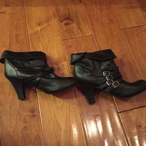 Black heel boots
