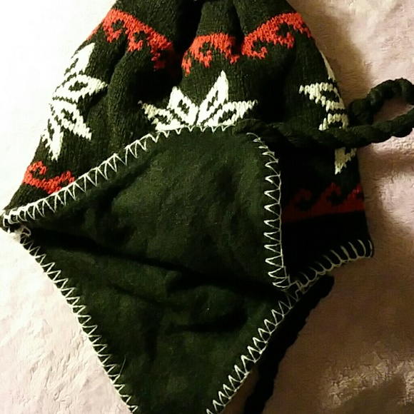 Black & Red Winter Style Knit Beanie | OS | NEW ❄️⭐️❄️ - Picture 2 of 3