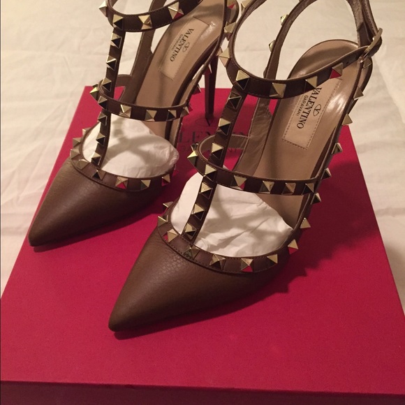 *SOLD* Valentino Rockstud Heels - Picture 2 of 4