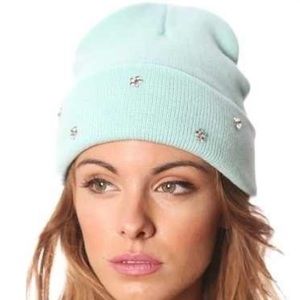 NWT mint green beanie with daisy studs.