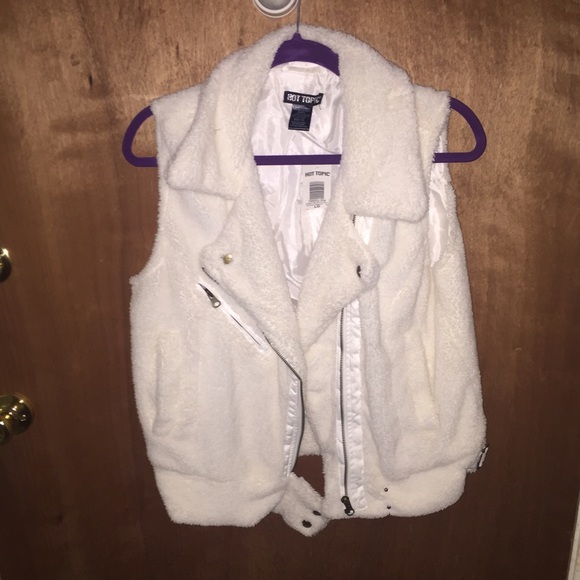Hot topic ivory moto vest ❤️
