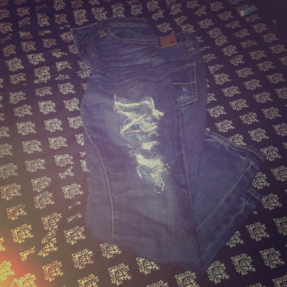 American eagle ripped jeans🌟