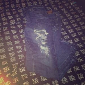 American eagle ripped jeans🌟