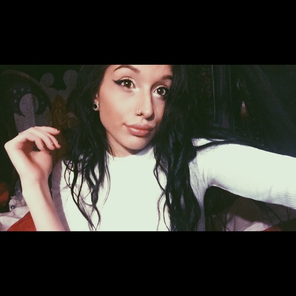 Meet your Posher, Aleecia - Picture 1 of 4