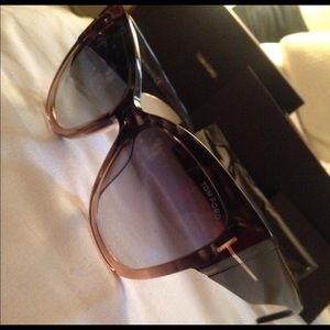 *FINAL SALE* Tom Ford sunglasses. AMAZING DEAL