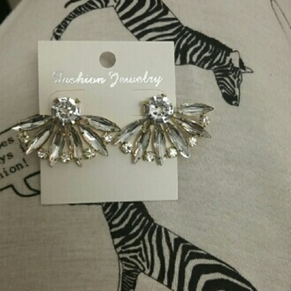 New Trendy Delicate Sweet  Flower Stud Earrings. C - Picture 2 of 2