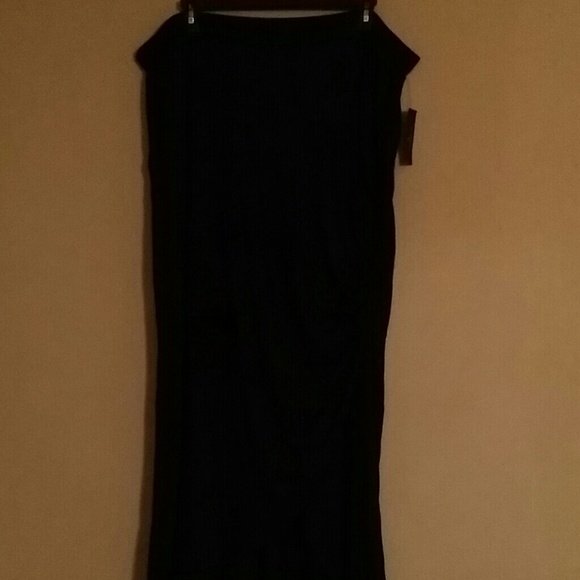 Worthington woman's 3x long black skirt.