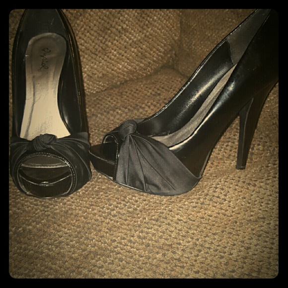 Size 7. Good condition. Used only once.