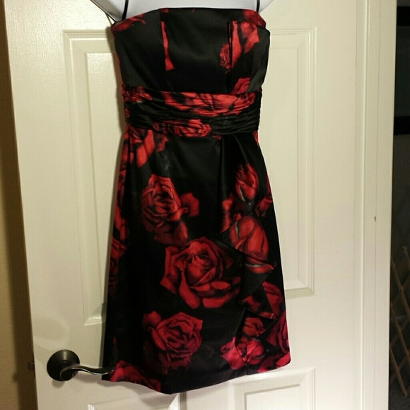 WHBM Beautiful Rose Patterned Dress - Picture 1 of 3