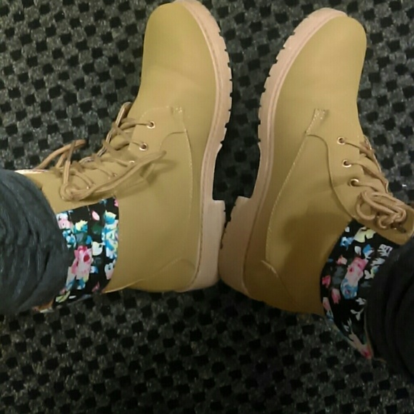 Nice winter Boots - Picture 2 of 3