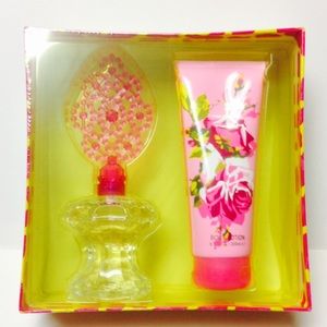 Perfume and lotion gift set