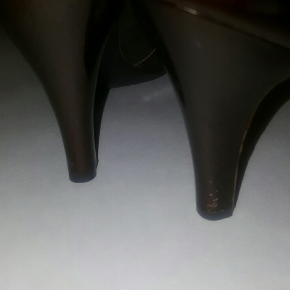 Classy  Kenneth Cole Reaction Patent Leather Heels - Picture 4 of 4