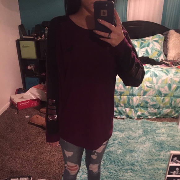 VS PINK maroon crew