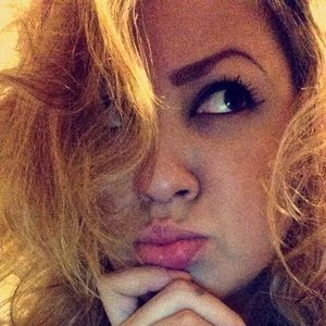 Meet your Posher, Raquel