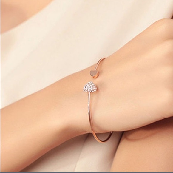 Gold heart bracelet