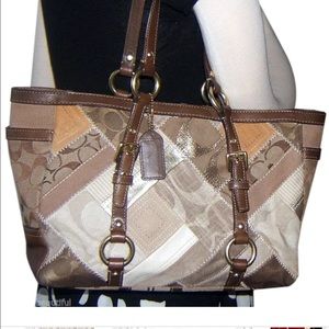 💯 Authentic COACH patch work leather trim tote 🎄