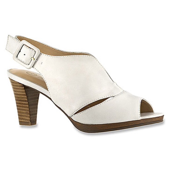 Bella Vita Shoes - Bella Vita Leona White Sandal (7W)