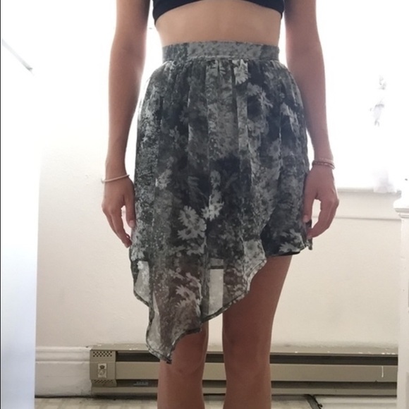 Black and White Flower Skirt - Picture 2 of 4