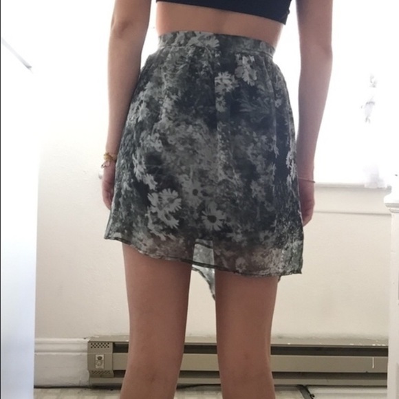 Black and White Flower Skirt - Picture 3 of 4