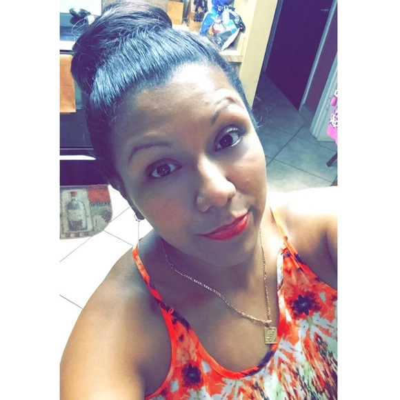 Meet your Posher, Denisse - Picture 1 of 1