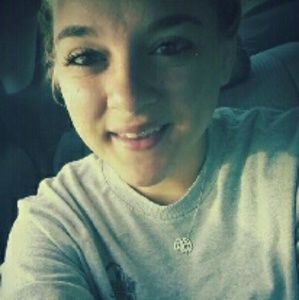 Meet your Posher, Alexis