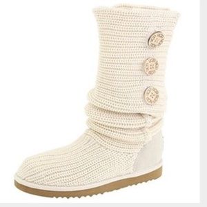 🔹Cream Knit UGGs