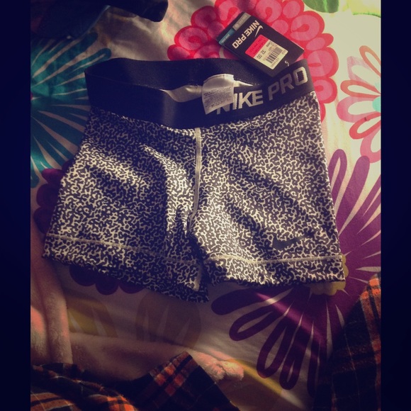 Brand nwt Nike pro black and white cheetah print