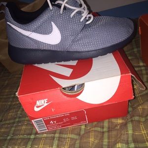 Nike roshes