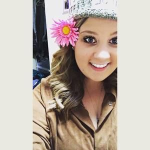 Meet your Posher, Becca