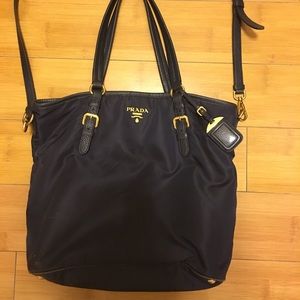 Navy Prada med tote. Nylon and Leather