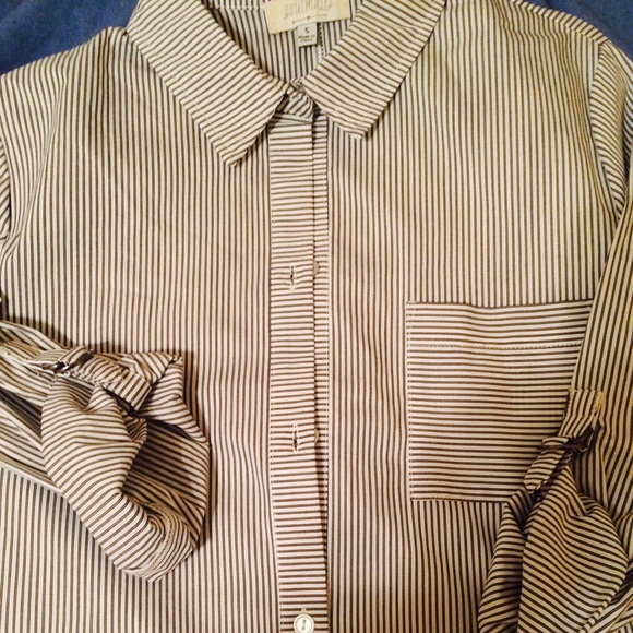 NWT button down blouse - Picture 2 of 3