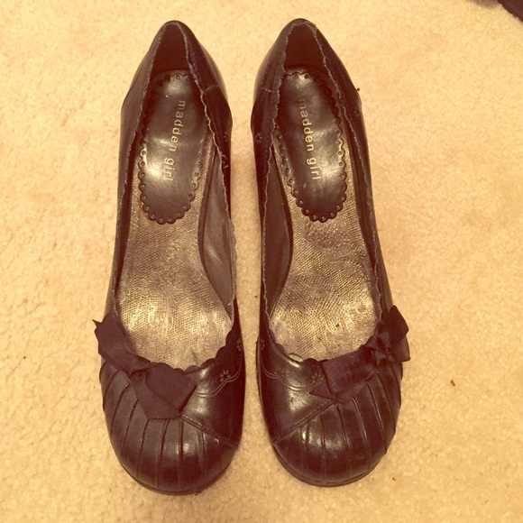Black heel dress shoes
