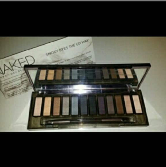 $2.99 SHIP  NOW ♤"SmokeyEye Palette 💯NIB♡
