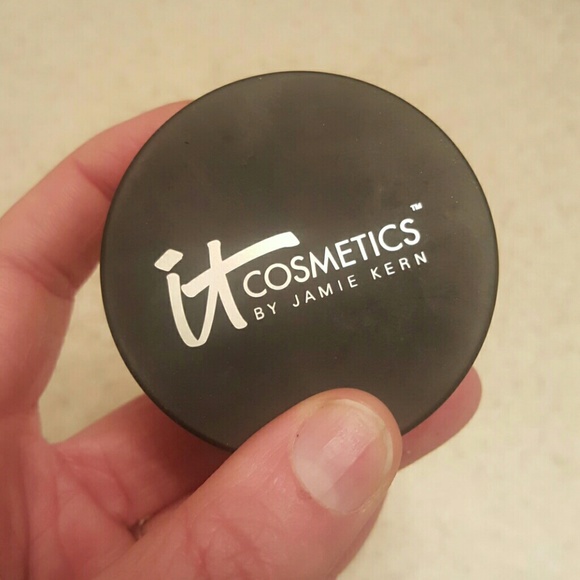 IT Cosmetics Bye-Bye Pores